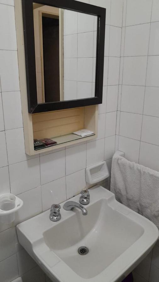 Habitacion Con Bano Privado Un Piso Por Escalera Буенос Айрес Екстериор снимка